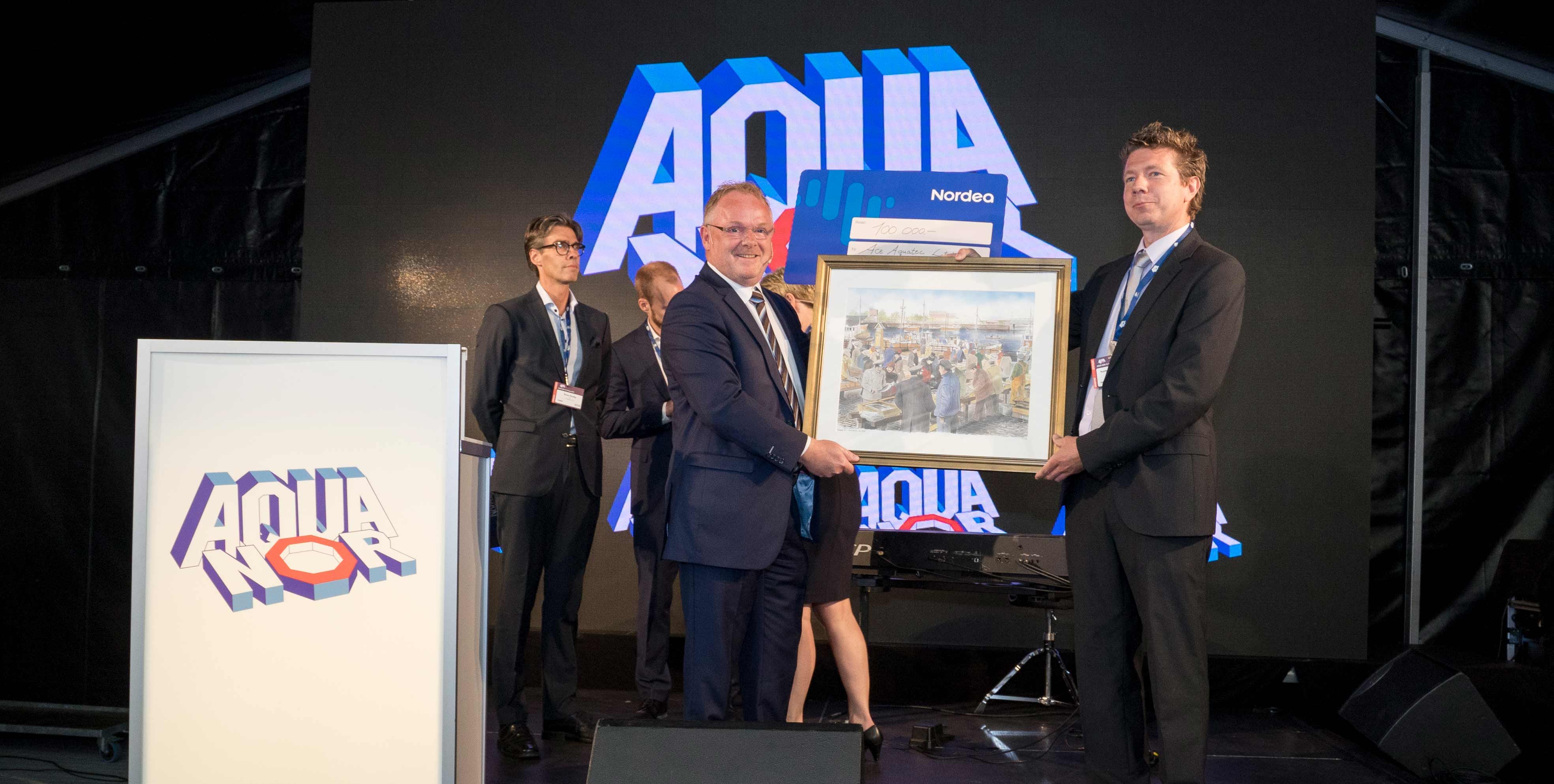 Ace Aquatec's Nathan Pyne-Carter collects the Innovation Award at Aqua Nor 2017 from then fisheries minister Per Sandberg 