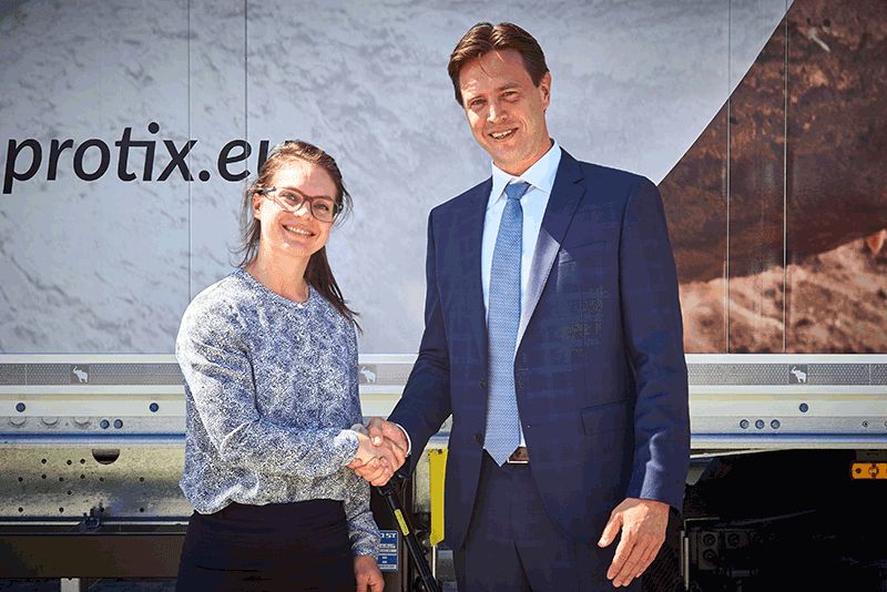 Skretting project procurement manager Jenna Bowyer and Protix CEO Kees Aarts