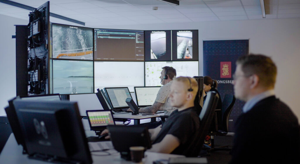 Kongsberg-control-centre-staff-1hm88ruv5-1024x560